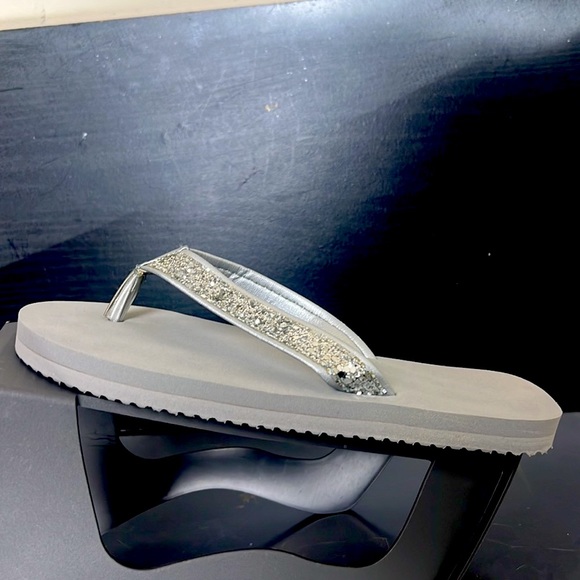 Gray Glitter Flip Flops Sz 6M - Picture 10 of 14